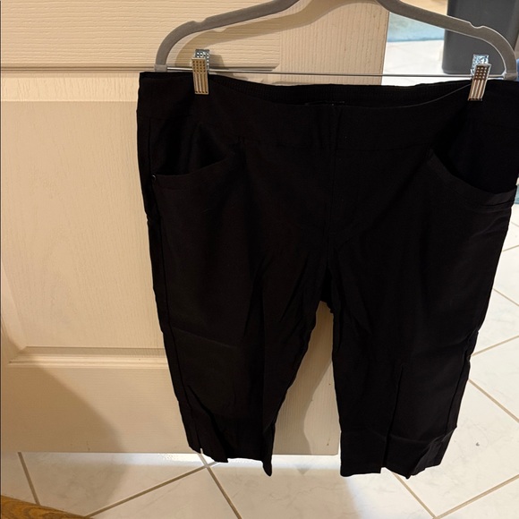 Lee Pants - Lee Black Slim Fit Sculpting Capri pants